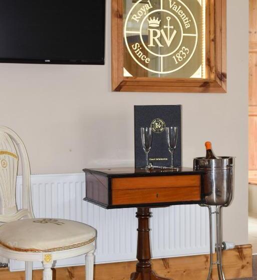 غرفة ديلوكس مطلّة علي البحر, Royal Valentia