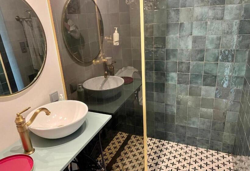 سوییت با چشمانداز کوه, Villa Oxa Boutique Design