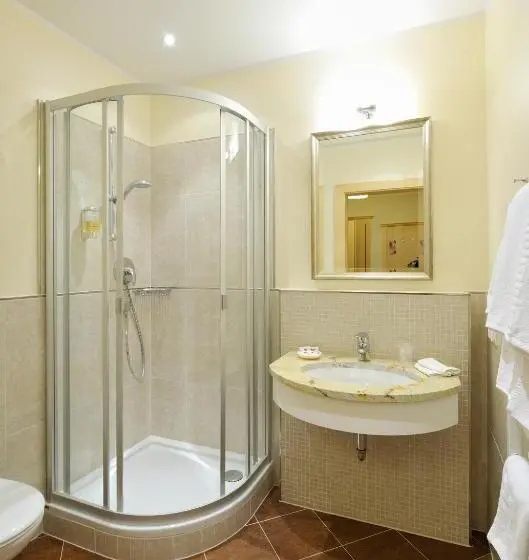 Suite z Balkonem, Annelies