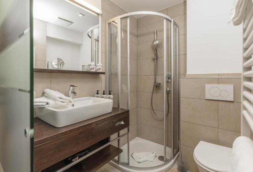 スタンダードルーム, Annelies