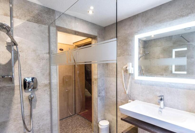 스탠다드 트리플 발코니 룸, Grieserin