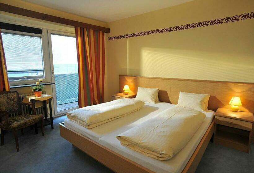 חדר סטנדרט לשלושה, Linde