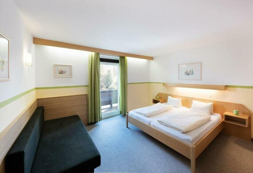 חדר סטנדרט לשלושה, Linde