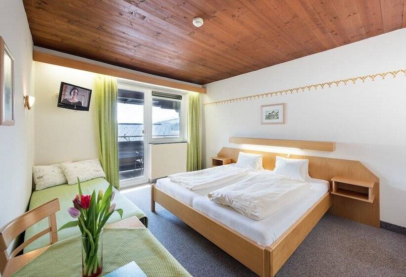 חדר סטנדרט לשלושה, Linde