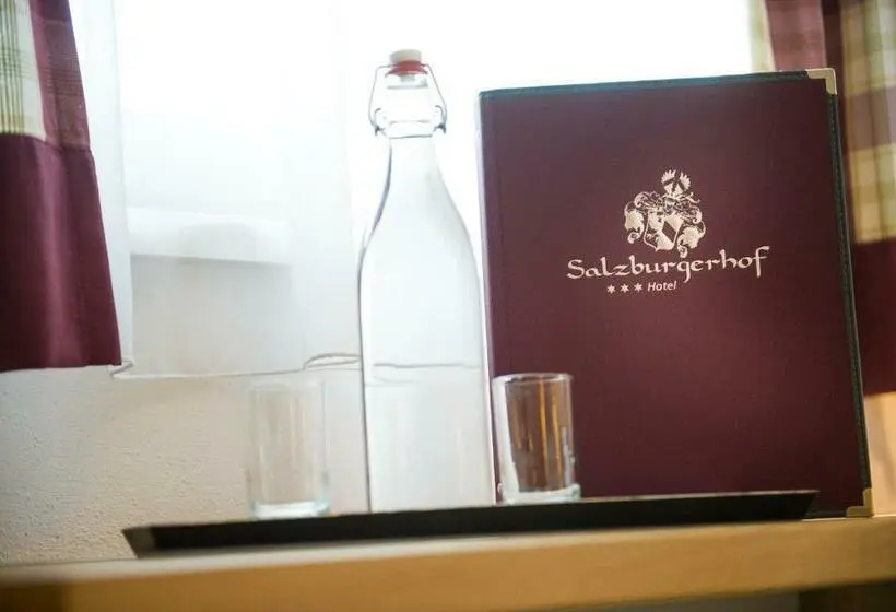 Superior-perhehuone, Salzburgerhof