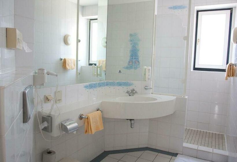 חדר סטנדרט לשלושה, Seminarhotel Göttlesbrunn