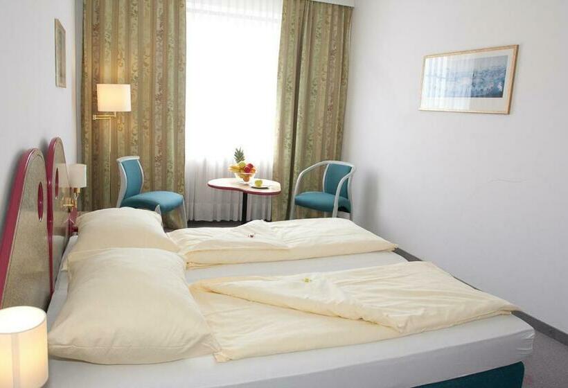 スタンダードトリプルルーム, Seminarhotel Göttlesbrunn