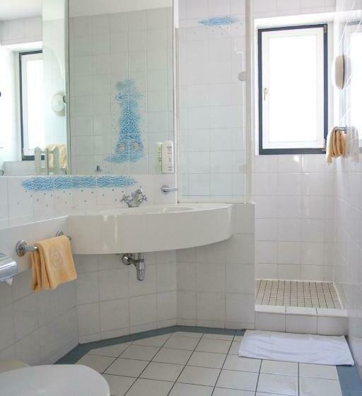 חדר סטנדרט לשלושה, Seminarhotel Göttlesbrunn