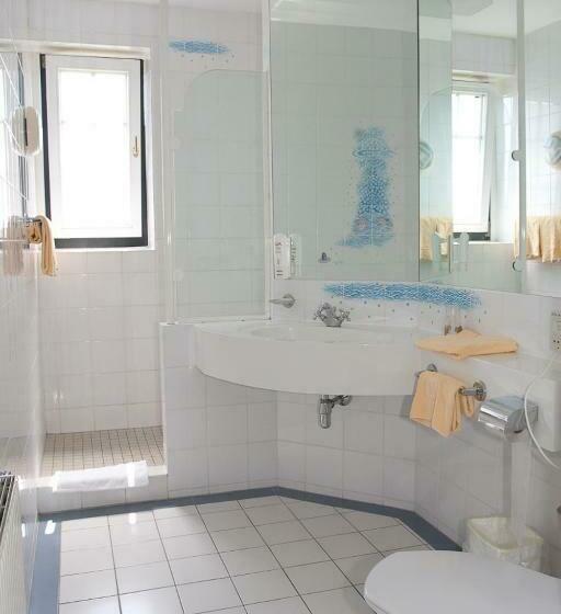 חדר סטנדרט לשלושה, Seminarhotel Göttlesbrunn