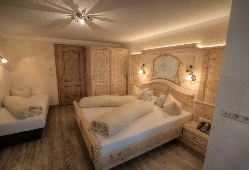 스탠다드 트리플 룸, Tanzer