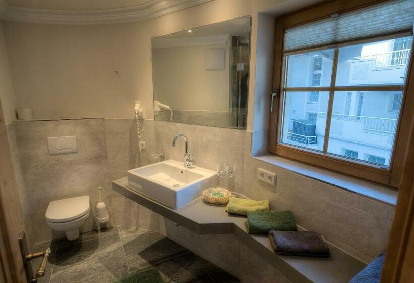 스탠다드 트리플 룸, Tanzer