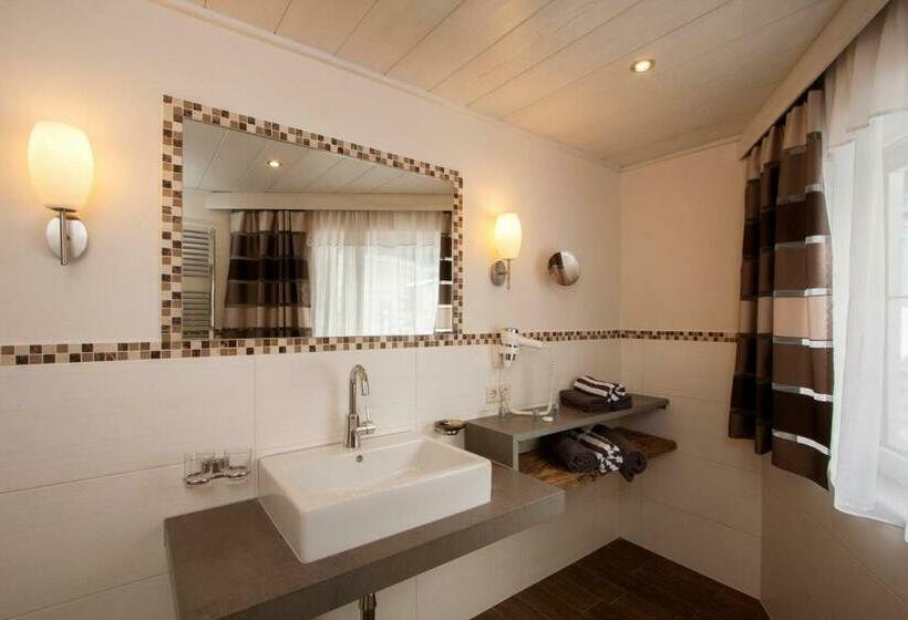 스탠다드 룸, Tanzer