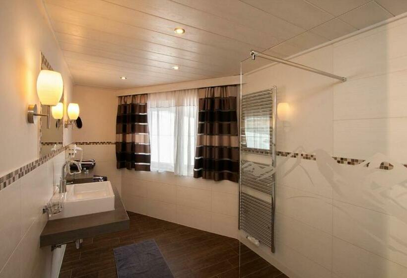 스탠다드 룸, Tanzer