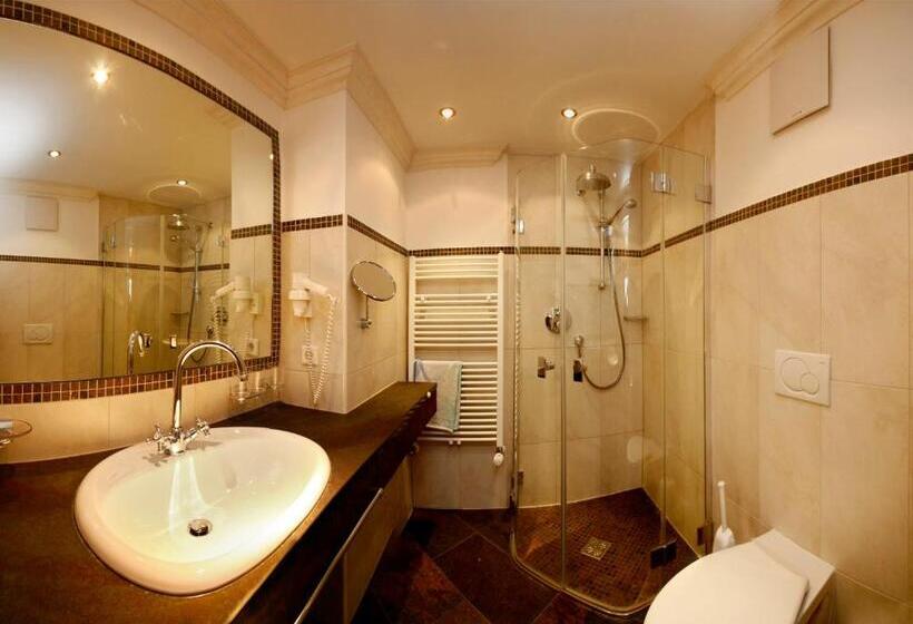 스탠다드 트리플 룸, Tanzer