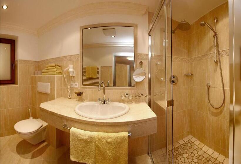 주니어 스위트, Tanzer