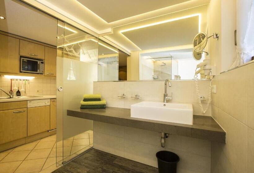 침실 1개 아파트, Tanzer