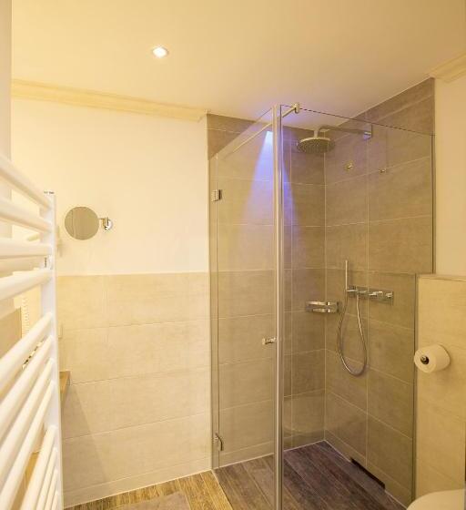 패밀리 룸, Tanzer