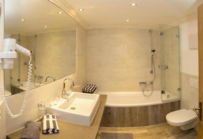 패밀리 룸, Tanzer