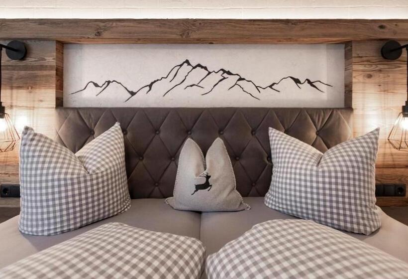 디럭스 룸, Tanzer