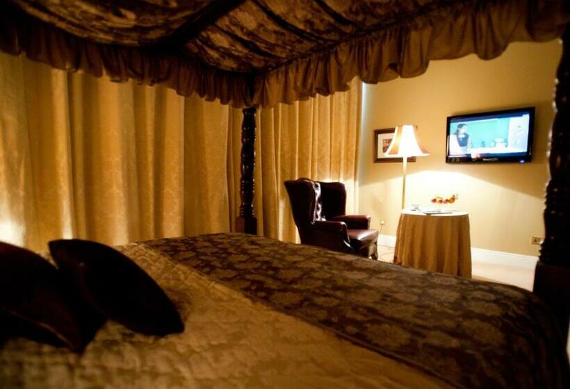 Номер Стандарт, Westenra Arms