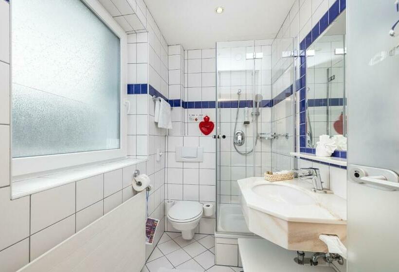 اتاق استاندارد, Schlosshotel Lacknerhof