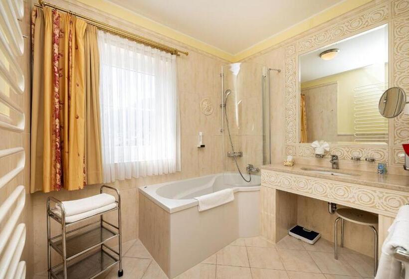 סוויטה, Schlosshotel Lacknerhof