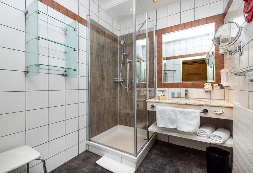 חדר משפתחתי סופריור, Schlosshotel Lacknerhof