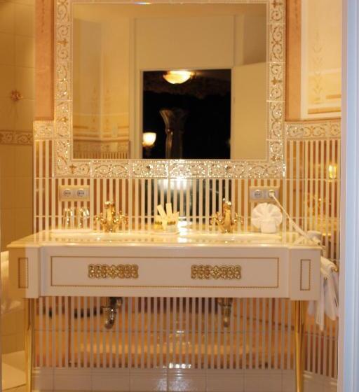 סוויטה עם ג'קוזי, Schlosshotel Lacknerhof