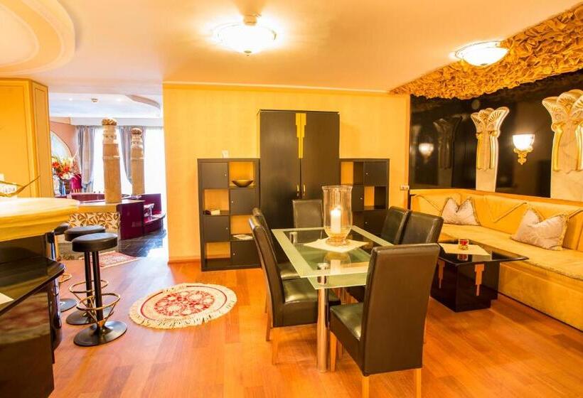 سوئیت با وان آب گرم, Schlosshotel Lacknerhof