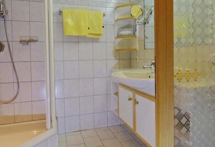 Classic room with balcony, Sporthotel Bachmann