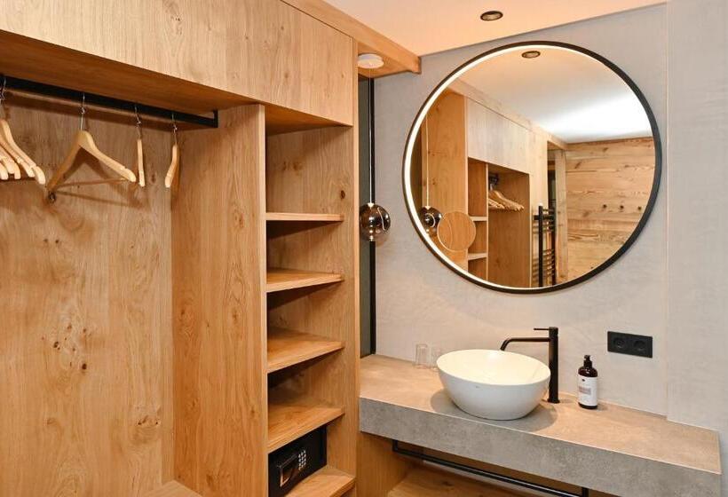 غرفة قياسية مزوَّدة بشُرفة, Sporthotel Bachmann