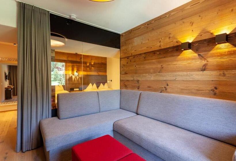 غرفة عائلية مطلّة علي الجبل, Sporthotel Bachmann