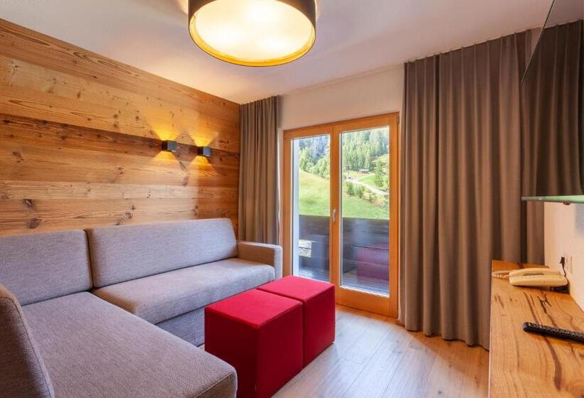 غرفة عائلية مطلّة علي الجبل, Sporthotel Bachmann