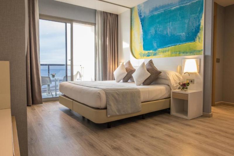 اتاق اجرایی, Az Hotel Vague D’or