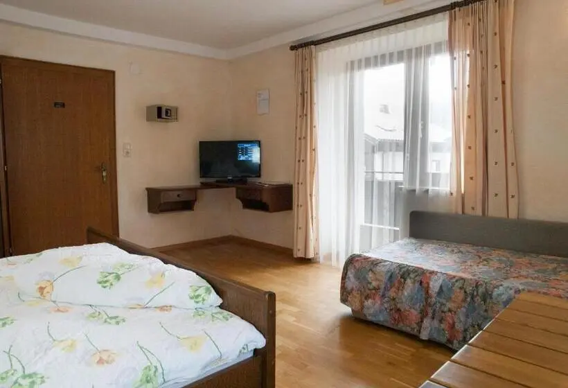 Habitación Estándar, Pension Handle