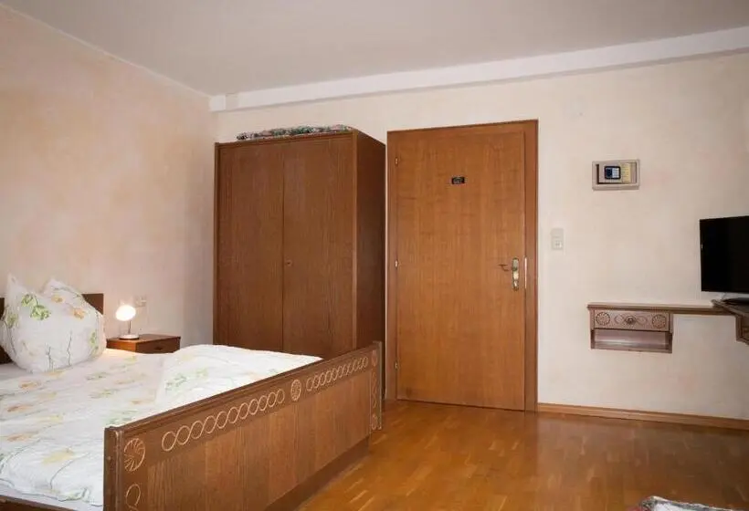 Habitación Estándar, Pension Handle