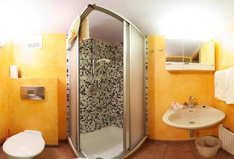 Suite Familiar 2 Dormitorios, Pension Handle