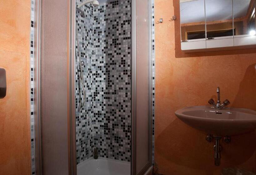 2 베드룸 패밀리 스위트, Pension Handle