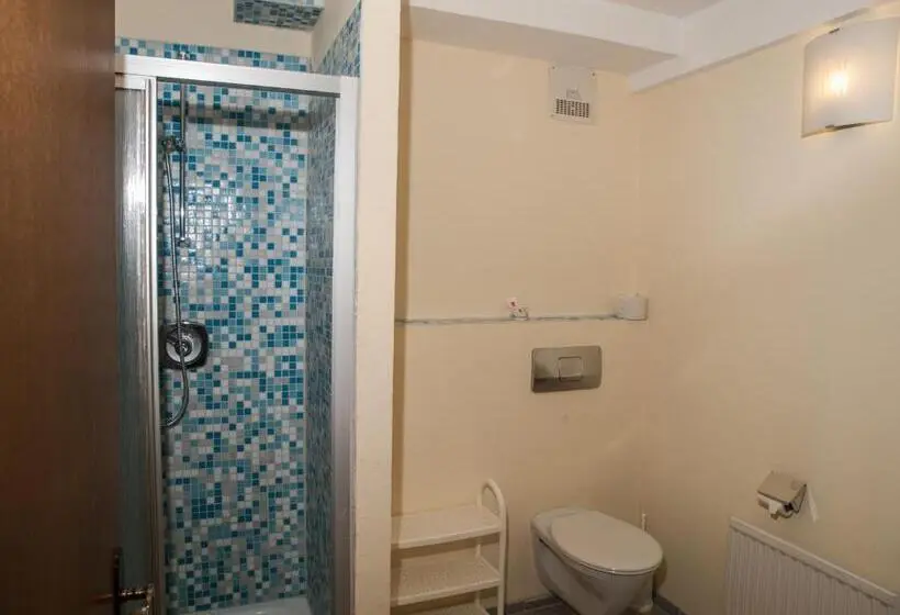 Habitación Estándar Individual, Pension Handle