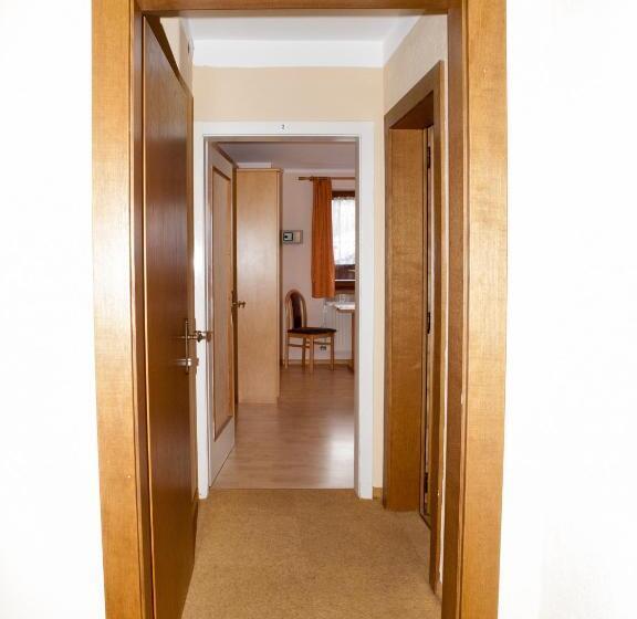 침실 2개 스위트, Pension Handle