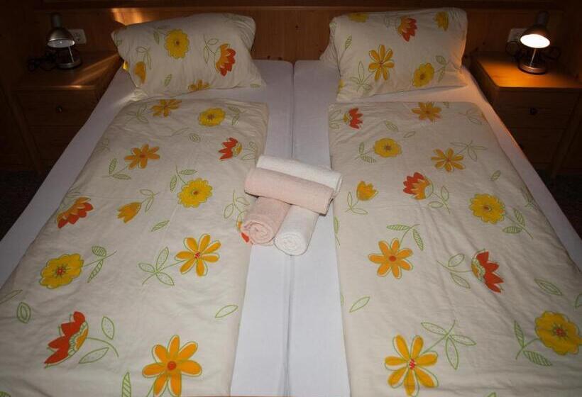 2 베드룸 패밀리 스위트, Pension Handle