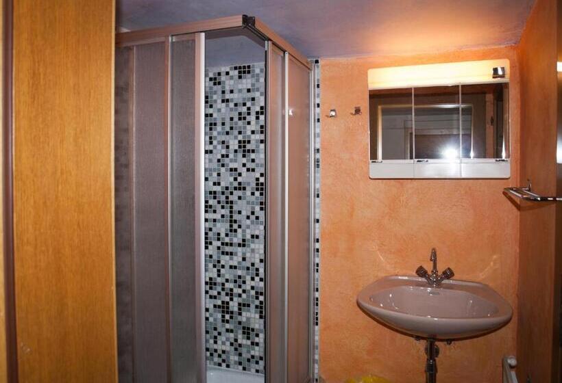 2 베드룸 패밀리 스위트, Pension Handle