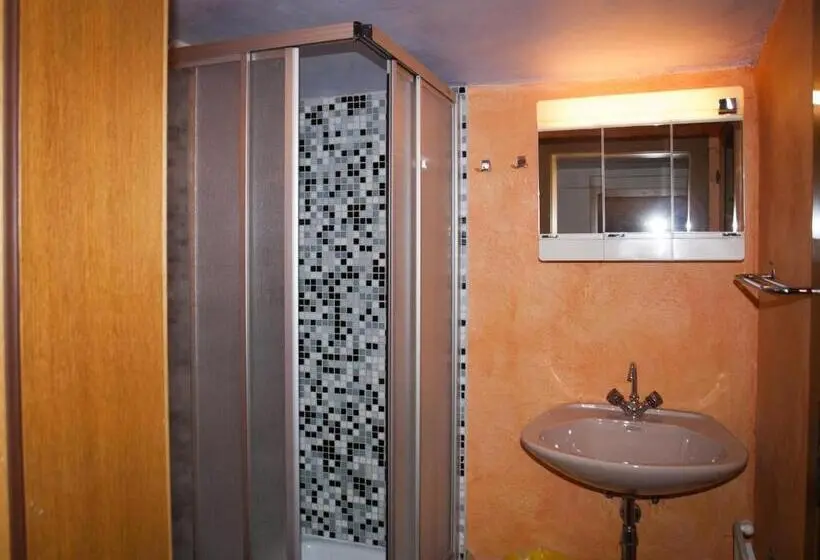 Suite Familiar 2 Dormitorios, Pension Handle