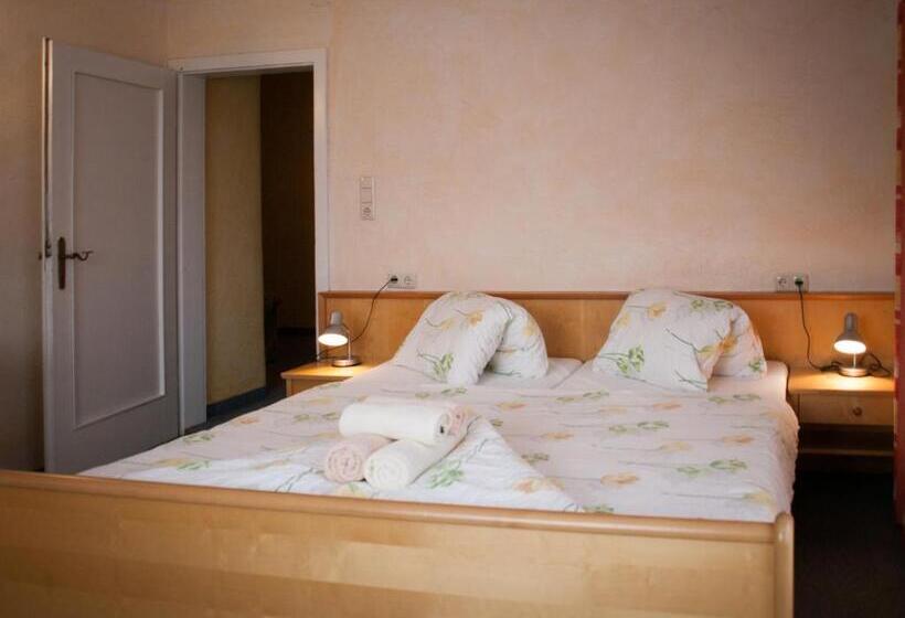 3침실 스위트, Pension Handle