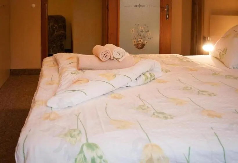 Suite 3 Dormitorios, Pension Handle