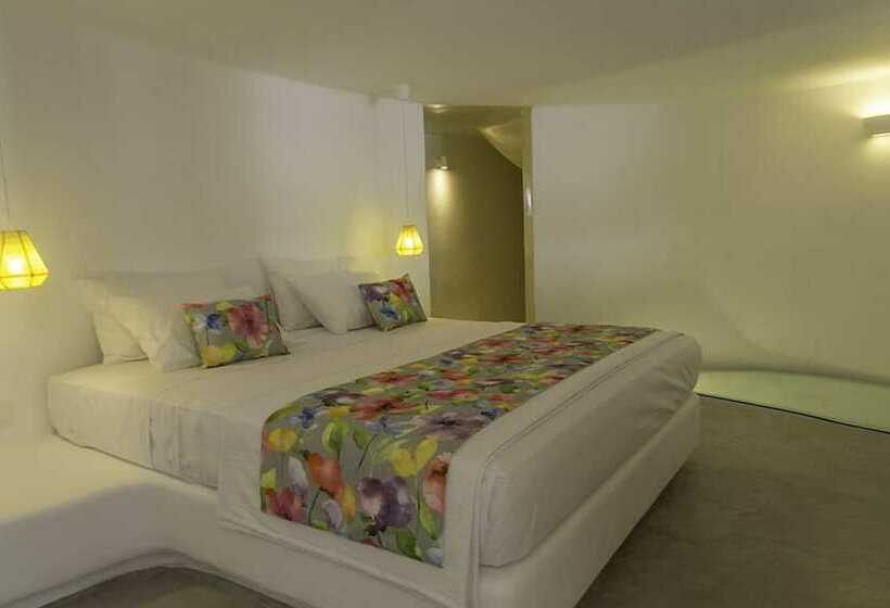 Suite, Ayoba Santorini