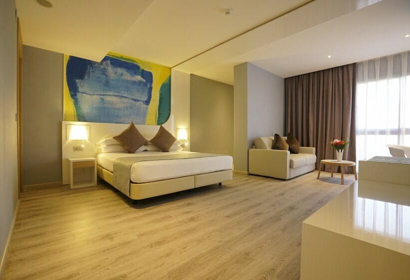 اتاق اجرایی, Az Hotel Vague D’or