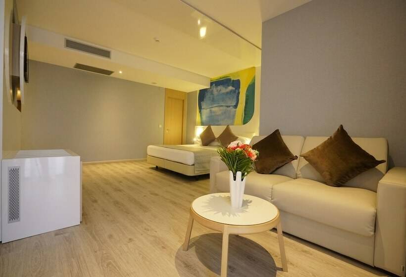 اتاق اجرایی, Az Hotel Vague D’or