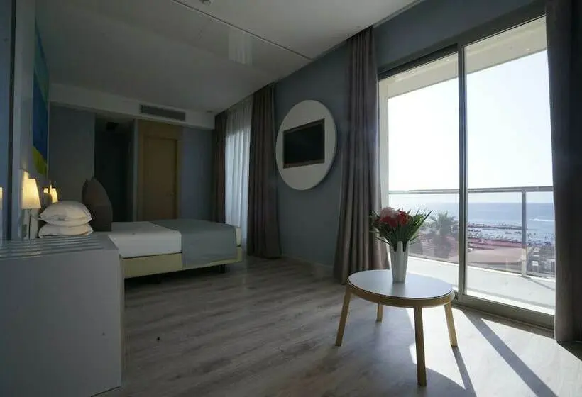 اتاق اجرایی, Az Hotel Vague D’or
