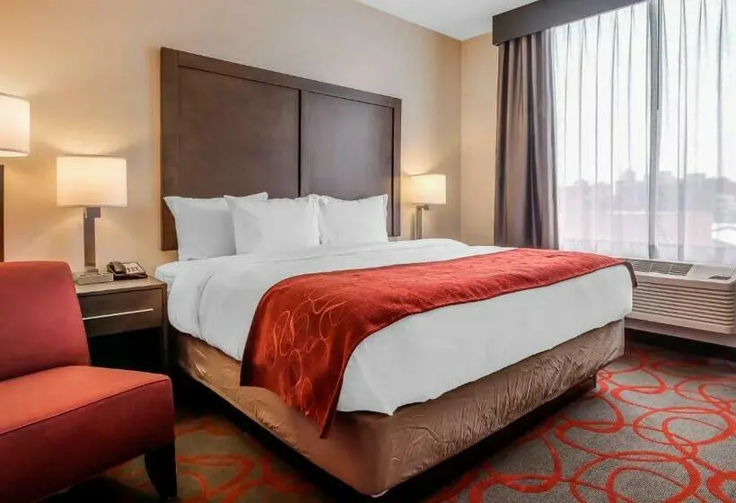 Standard-huone King-vuode, Comfort Inn & Suites Near Stadium